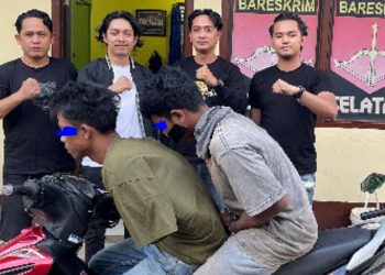 Dua pelaku pencurian sepeda motor diamankan oleh Tim Macan Unit Reskrim Polsek Jambi Selatan, Sabtu (12/7/2025). (Dok .Daus)