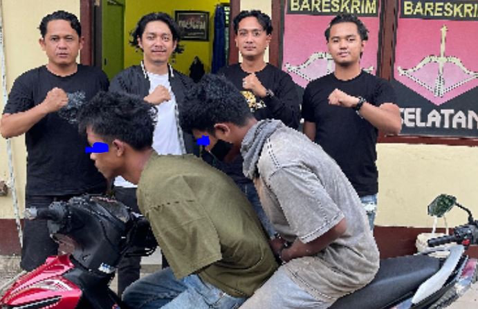 Dua pelaku pencurian sepeda motor diamankan oleh Tim Macan Unit Reskrim Polsek Jambi Selatan, Sabtu (12/7/2025). (Dok .Daus)