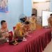 Personel Ditbinmas Polda Jambi bersama pihak sekolah saat membuka kegiatan penyuluhan dalam rangka MPLS di SMKN 2 Kota Jambi, Selasa (15/7/2025). (Dok. Nahar)