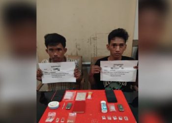 Dua tersangka pengedar narkoba diamankan oleh Satresnarkoba Polresta Jambi. Barang bukti yang disita antara lain sabu seberat 10,21 gram, lima butir ekstasi, timbangan digital, alat isap, serta catatan transaksi. Penangkapan dilakukan di Kelurahan Pematang Sulur, Kota Jambi, Senin (14/7/2025) dini hari. (Dok, Humas Polresta)