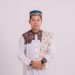 Rikki Arisandi, S.H., M.H., saat berpose dalam balutan busana khas pesantren di Jambi, Rabu (16/7/2025). (Dok Pribadi)