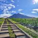 Pemandangan Farenza Garden dengan latar Gunung Masurai di Kecamatan Jangkat, Merangin, Jambi. Agrowisata ini unggul sementara dalam voting API Awards 2025 kategori Destinasi Kreatif. (Dok. Farenza Garden)