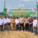 Kapolres Sarolangun AKBP Wendi Oktariansyah bersama jajaran pejabat dan tokoh masyarakat saat kegiatan penanaman jagung Kuartal III di Desa Tambang Tinggi, Kecamatan Cermin Nan Gedang, Kabupaten Sarolangun, Selasa (22/7/2025). (Dok. Humas)
