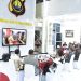 Kapolda Jambi Irjen Pol. Krisno Halomoan Siregar bersama pejabat utama dan tamu undangan mengikuti nonton bareng pagelaran wayang kulit virtual di Mapolda Jambi, Jumat (4/7/2025). (Dok.Humas Polda Jambi)