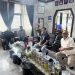 Kakanwil Ditjenpas Jamb, Hidayat bersama jajaran Lapas Kelas IIA Jambi saat memberikan apresiasi kepada petugas yang menggagalkan penyelundupan narkoba jenis sabu, Sabtu (5/7/2025). (dok.Nahar)