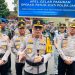 Kapolda Jambi, Irjen Pol Krisno H Siregar bersama PJU saat diwawancarai usai pimpin apel gelar pasukan operasi patuh 2025 di Lapangan Hitam Mapolda Jambi, Senin (14/7/2025). (dok.nahar)