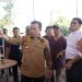 Gubernur Jambi Al Haris memberikan arahan kepada pengurus Koperasi Desa Merah Putih Tangkit Baru, Kabupaten Muaro Jambi, saat meninjau kesiapan koperasi menjelang peluncuran nasional oleh Presiden Prabowo Subianto, Sabtu (19/7/2025). (Foto: Agus Supriyanto/Diskominfo Provinsi Jambi)