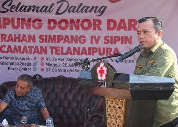 Gubernur Jambi Al Haris memberikan sambutan saat meresmikan Kampung Donor Darah di Kelurahan Simpang IV Sipin, Kecamatan Telanaipura, Kota Jambi, Minggu (20/7/2025). (Dok.Nahar)