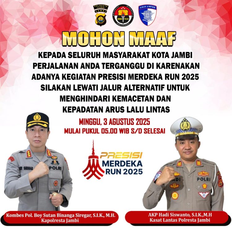 Kapolresta Jambi Kombes Pol Boy Sutan Binanga Siregar bersama Kasat Lantas AKP Hadi Siswanto mengimbau warga untuk menggunakan jalur alternatif saat penutupan jalan dalam rangka kegiatan Presisi Merdeka Run 2025, Minggu (3/8/2025). (Dok. Humas Polresta)