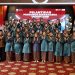 Ketua Dekranasda Provinsi Jambi Hj. Hesnidar Haris (tengah) berfoto bersama pengurus Dekranasda Jambi masa bakti 2025–2030 usai pelantikan di Auditorium Rumah Dinas Gubernur Jambi, Selasa (29/7/2025). (Dok.erit - kominfo)