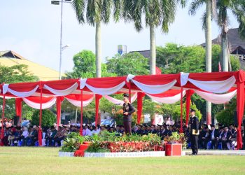 Kapolda Jambi Irjen Pol. Krisno H. Siregar saat memimpin upacara peringatan Hari Bhayangkara ke-79 di Lapangan Kantor Gubernur Jambi, Selasa (1/7/2025) (Dok. Nahar)