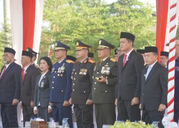 Komandan Korem 042/Gapu Brigjen TNI Heri Purwanto, S.E., M.Sc., bersama unsur Forkopimda menghadiri Upacara Hari Bhayangkara ke-79 di Lapangan Kantor Gubernur Jambi, Selasa (1/7/2025).( Dok. Penrem 042/Gapu)