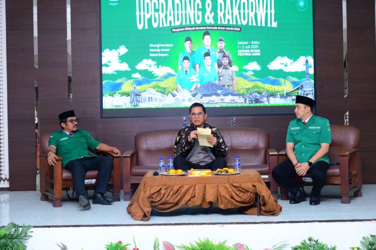 Kapolda Jambi Irjen Pol. Krisno H. Siregar memberikan arahan dalam kegiatan Upgrading dan Rakorwil GP Ansor Provinsi Jambi Tahun 2025 di Gedung BPSDM Jambi, Rabu (2/7/2025). (Dok. Humas Polda Jambi)