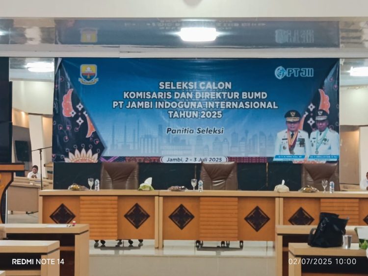Wagub saat membuka Seleksi Calon Komisaris dan Direktur BUMD PT. JAMBI indoguna International Tahun 2025, bertempat di Aula Kantor Bappeda Provinsi Jambi, Rabu (02/07/2025). (Dok . Erit- Kominfo)