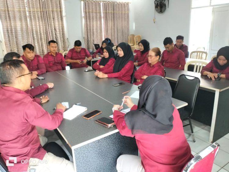 Pegawai Bapas Kelas I Jambi menggelar rapat koordinasi persiapan Pelatihan Menjahit Gelombang Kedua di Aula Bapas Jambi, Kamis (3/7/2025). (Dok. Nahar)