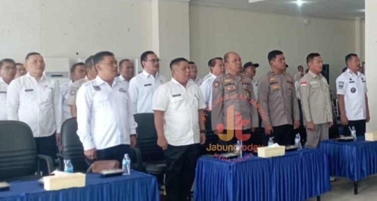 Bupati Kerinci Monadi bersama jajaran Forkopimda, pejabat OPD, dan tamu undangan menghadiri pengukuhan pengurus Aliansi Wartawan Kerinci Mudik di Ruang Pola Kantor Bupati, Rabu (9/7/2025). (Foto: Yola Jabung Today)