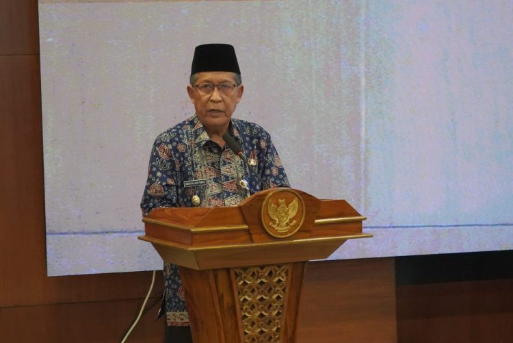 Wakil Gubernur Jambi Abdullah Sani saat menyampaikan sambutan dalam kuliah umum Universitas Jambi bertema “Transformasi Pendidikan dan Implikasi RUU Sisdiknas”, Rabu (9/7/2025) (Dok. Erit- Kominfo)