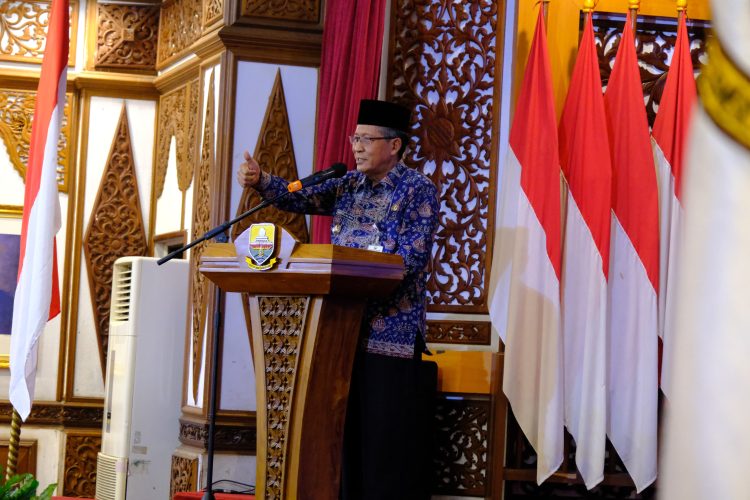 Wakil Gubernur Jambi Drs. H. Abdullah Sani, M.Pd.I menyampaikan sambutan saat dialog bersama Wamen Pendidikan Dasar dan Menengah RI di Auditorium Rumah Dinas Gubernur Jambi, Rabu (9/7/2025). (Dok. Erit - Kominfo)