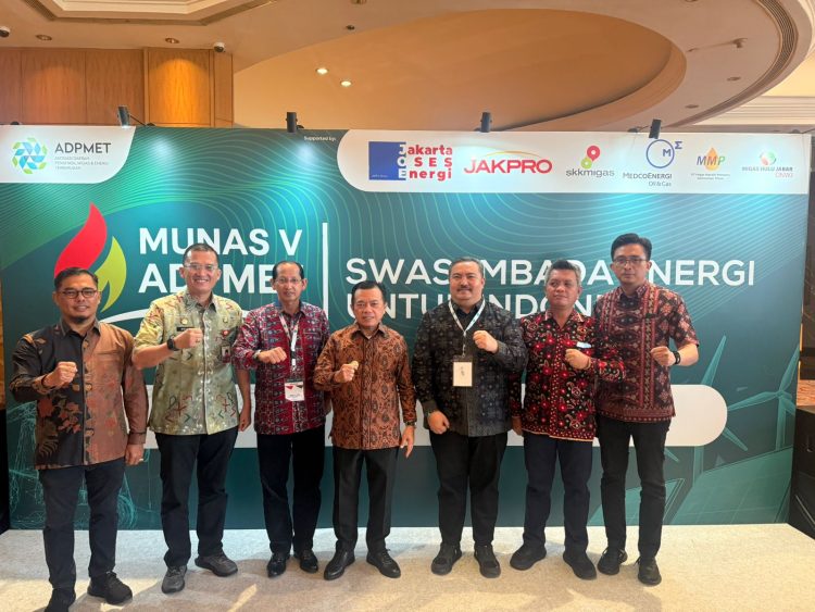 Gubernur Jambi Al Haris (keempat dari kiri) bersama sejumlah kepala daerah dan peserta Munas V ADPMET 2025 di Hotel JW Marriott, Jakarta, Kamis (10/7/2025). (Dok. Kominfo)