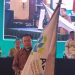 Gubernur Jambi Al Haris menerima bendera pataka ADPMET usai terpilih sebagai Ketua Umum dalam Munas V Asosiasi Daerah Penghasil Migas dan Energi Terbarukan di Jakarta, Kamis (10/07/2025). (Dok. Erit - Kominfo)