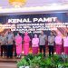 Kapolda Jambi Irjen Pol. Krisno H. Siregar didampingi Ketua Bhayangkari Daerah Jambi Ny. Evi Krisno Siregar bersama para pejabat utama dan Kapolres jajaran dalam acara Kenal Pamit PJU dan Kapolres di Aula Gedung Siginjai, Kamis (10/7/2025). (Dok. Humas Polda Jambi)