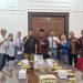 Sekda Provinsi Jambi Dr. H. Sudirman (tengah) bersama dua Capaska Nasional utusan Jambi, Frans Sokhi Lase dan Nindya Eltsani Fawwaz, saat pelepasan resmi di Rumah Dinas Sekda Jambi, Minggu (13/07/2025). (Dok. Yola)