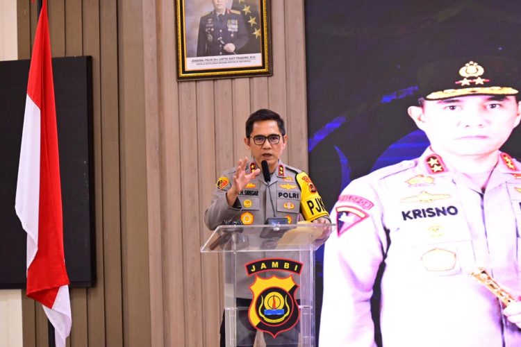 Kapolda Jambi Irjen Pol. Krisno H. Siregar membuka Rakernis Fungsi Binmas Tahun Anggaran 2025 di Gedung Siginjai Mapolda Jambi, Selasa (15/7/2025). (Dok. Humas Polda)