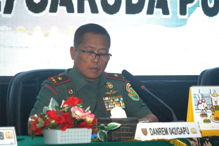 Danrem 042/Garuda Putih Brigjen TNI Heri Purwanto memimpin rapat koordinasi Program Swasembada Pangan Provinsi Jambi Tahun 2025 di Aula Balai Prajurit Makorem 042/Gapu, Selasa (15/7/2025). (Dok. Penrem 042/Gapu)
