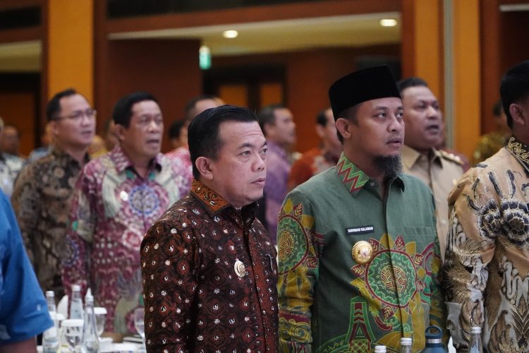 Gubernur Jambi Al Haris bersama peserta Rapat Kerja Teknis Tata Ruang Laut di Hotel Borobudur, Jakarta, Selasa (14/7/2025). (Dok. Erit - Kominfo)