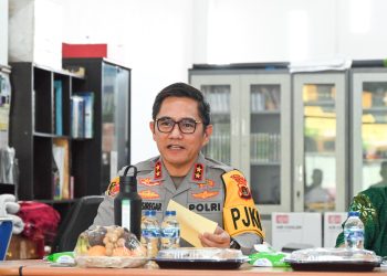 Kapolda Jambi, Irjen Pol. Krisno Halomoan Siregar, menyampaikan sambutan dalam kunjungan silaturahmi ke Gedung Dakwah PWM Muhammadiyah Provinsi Jambi, Rabu (16/7/2025). (Dok. Nahar)