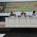 Wakapolresta Jambi AKBP Nurhadiansyah (tengah), Sekda Kota Jambi Drs. H. A. Ridwan (kanan), dan Kabag SDM Polresta Jambi AKBP Sopirin (kiri) saat memimpin Rapat Koordinasi Lintas Sektoral di Ruang Loka Manginti, Selasa (16/7/2025) (Dok. Humas)