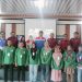 SPV RSD Pertamina AFT Sultan Thaha Agung Nugraha Putra, Kepala Bapas Kelas I Jambi Dwi Santosa, dan peserta pelatihan menjahit Batch II berfoto bersama dalam kegiatan penyerahan bantuan mesin jahit di Aula Sahardjo Bapas Jambi, Kamis (17/7/2025). (Foto: Dokumentasi Bapas Jambi)
