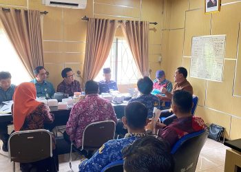 Sekretaris Daerah Kabupaten Tanjung Jabung Timur bersama perwakilan BPJS Ketenagakerjaan dan jajaran OPD mengikuti Rapat Koordinasi Universal Coverage Jamsostek (UCJ) di Aula Setda Tanjabtim, Kamis (18/7/2025). (Dok. Nahar)