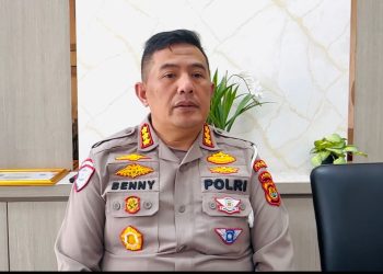 Dirlantas Polda Jambi, Kombes Pol Adi Benny Cahyono, menyampaikan kesiapan pengamanan Presisi Merdeka Run 2025 di ruang kerjanya, Senin (21/7/2025).(Dok. Nahar)
