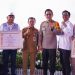Gubernur Jambi Al Haris dan Kapolda Jambi Irjen Pol Rusdi Hartono bersama perwakilan koperasi penerima penghargaan usai peluncuran Koperasi Desa Merah Putih di Kantor Koperasi Tangkit Baru, Muaro Jambi, Senin (21/7/2025). (Foto: Stepanus)