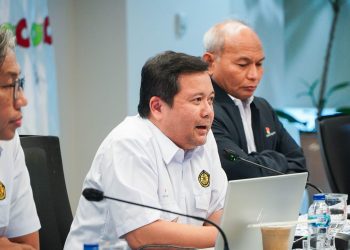 Sekretaris SKK Migas, Luky A. Yusgiantoro, menyampaikan delapan capaian positif industri hulu migas dalam konferensi pers tengah tahun 2025, Senin (21/7), di Jakarta. (Foto: SKK Migas)