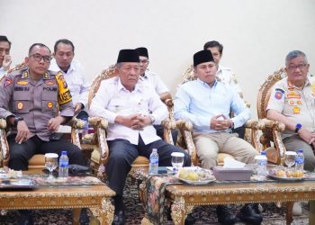 Wakil Gubernur Jambi Abdullah Sani bersama unsur Forkopimda dan perwakilan OPD mengikuti peluncuran tema dan logo HUT ke-80 Republik Indonesia secara virtual dari Rumah Dinas Wagub Jambi, Rabu (23/7/2025). (Foto: Harun Al Rasyid/Diskominfo Jambi)
