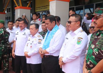 Menteri Pertanian RI Amran Sulaiman bersama Gubernur Jambi Al Haris dan sejumlah kepala daerah saat kegiatan Gerakan Tanam Padi di Kerinci, Rabu (23/7/2025). (Dok. Erit- kominfo)