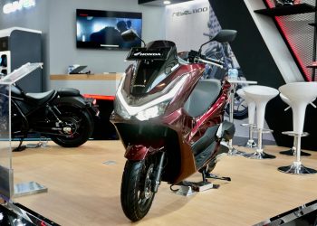 Tampilan elegan Honda PCX160 RoadSync yang dipamerkan AHM dalam ajang GIIAS 2025 di ICE BSD City, Tangerang, dilengkapi fitur konektivitas Honda RoadSync. (Dok. Sinsen)