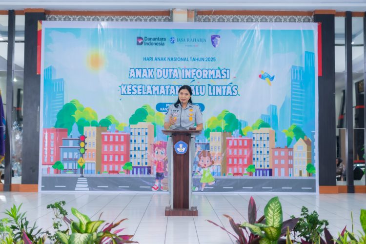 Kepala Jasa Raharja Wilayah Jambi, Ni Made Ayu Mulidyawati, saat menyampaikan sambutan dalam kegiatan "Anak Duta Informasi Keselamatan Lalu Lintas" dalam rangka Hari Anak Nasional 2025 di Aula BPMP Provinsi Jambi, Sabtu (26/7/2025). (Dok. Yola)