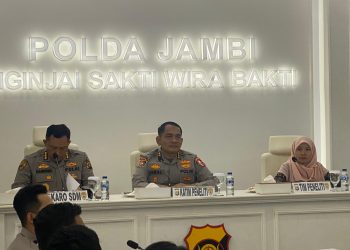 Kunjungan tim peneliti dari Akademi Kepolisian (Akpol) dalam rangka evaluasi pola Jarlatsuh bagi perwira remaja, di Mapolda Jambi, Senin (28/7/2025). (Dok. Humas)