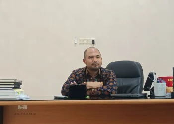 Kepala Bidang Penagihan dan Keberatan BPPRD Kota Jambi, Nico Kristian Mendrofa, S.STP, saat diwawancarai dirinya kerjanya, Kamis (7/8/2025). (Dok.Stepanus)