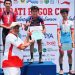 Atlet asal Jambi, Fajar Ramadhan (tengah), menerima penghargaan usai meraih medali emas pada kategori MTB Men Youth dalam ajang Tour Malasari Halimun 2025 di Desa Wisata Malasari, Kabupaten Bogor, Jawa Barat, Minggu (24/8/2025). (Dok. ISSI Jambi)