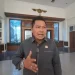 Anggota Komisi III DPRD Provinsi Jambi, Hambali, menyampaikan pandangan terkait dugaan pencemaran lingkungan oleh PT Usaha Mitra Batanghari, di Gedung DPRD Provinsi Jambi, Selasa (19/8/2025). (Dok.Stepanus)