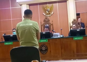 Majelis Hakim Pengadilan Negeri Jambi membacakan putusan terhadap terdakwa kasus narkotika, Didin alias Diding, Kamis (31/7/2025). (Dok, Stepanus)
