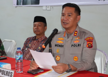 Kapolres Sarolangun AKBP Wendi Oktariansyah memberikan keterangan pers terkait upaya pencegahan dan penanganan kasus perundungan (bullying) di sekolah, Sabtu (9/8/2025).(Dok.Humas)
