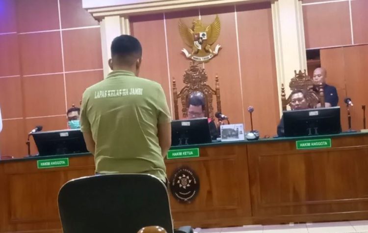 Majelis Hakim Pengadilan Negeri Jambi membacakan putusan terhadap terdakwa kasus narkotika, Didin alias Diding, Kamis (31/7/2025). (Dok, Stepanus)