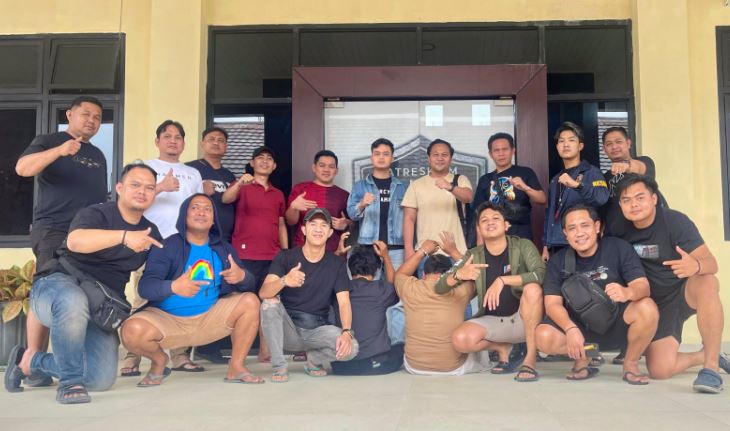Tim gabungan Resmob Polda Jambi dan Satreskrim Polres Sarolangun saat mengamankan dua pelaku perampokan uang nasabah bank senilai Rp750 juta di Rejang Lebong, Bengkulu. (Dok. Humas)
