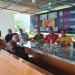 Jajaran Lapas Kelas IIA Jambi bersama personel Polsek Kota Baru saat melakukan pertemuan koordinasi di Lapas Jambi, Minggu (03/08/2025). (Dok. Daus)