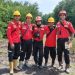 Sejumlah anggota Masyarakat Peduli Api (MPA) binaan PT Wirakarya Sakti (WKS) berpose setelah patroli di kawasan rawan kebakaran, Kabupaten Muaro Jambi, Rabu (27/08/2025). (Dok. Stepanus)